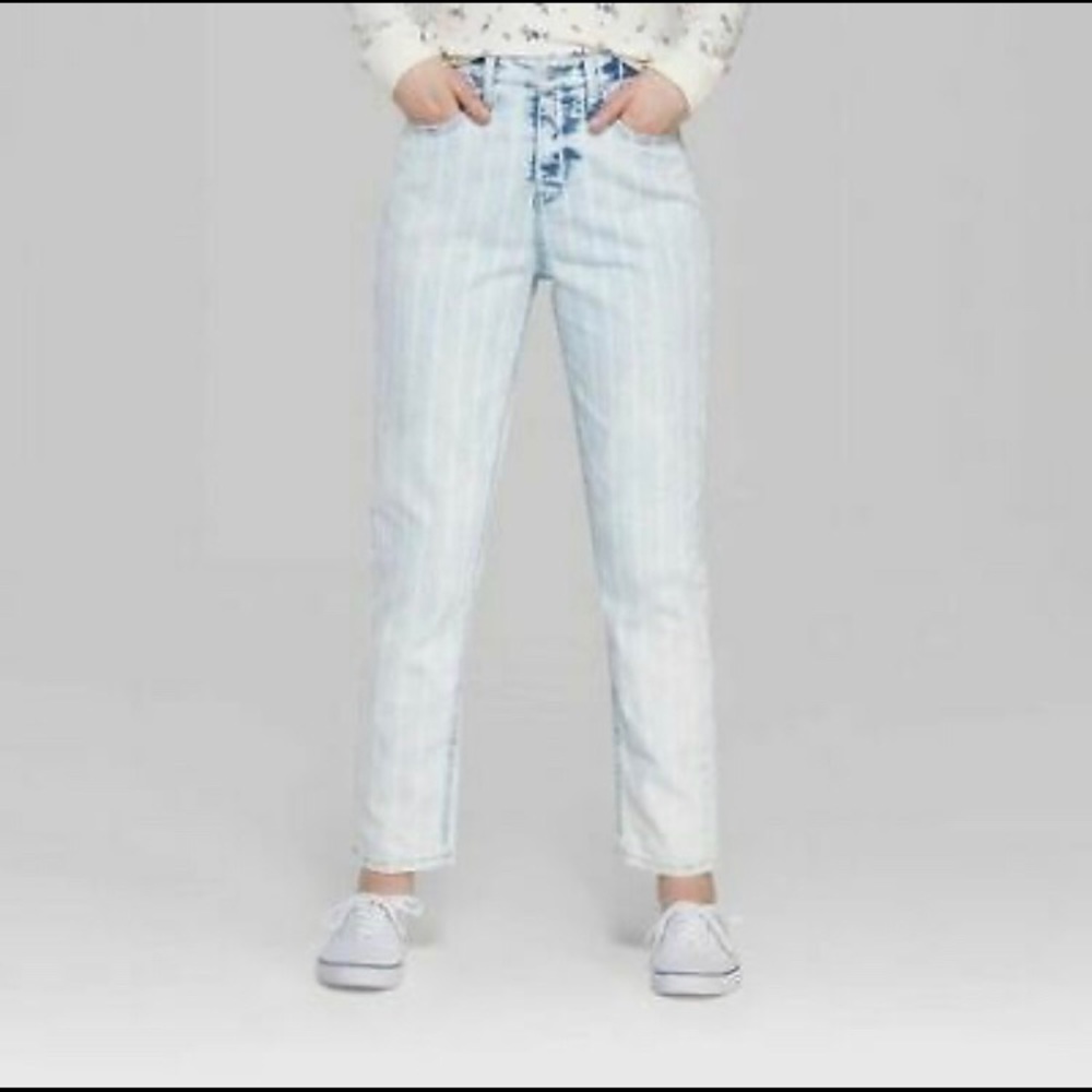 NWT Plus size Distressed Striped Light Wash Mo…